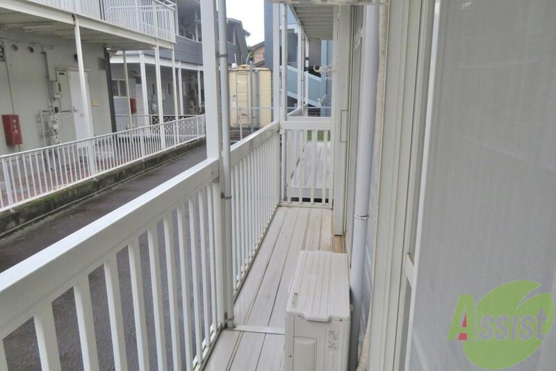 バルコニー　バルコニーは歩けるだけのスペースがあっていいですねー。