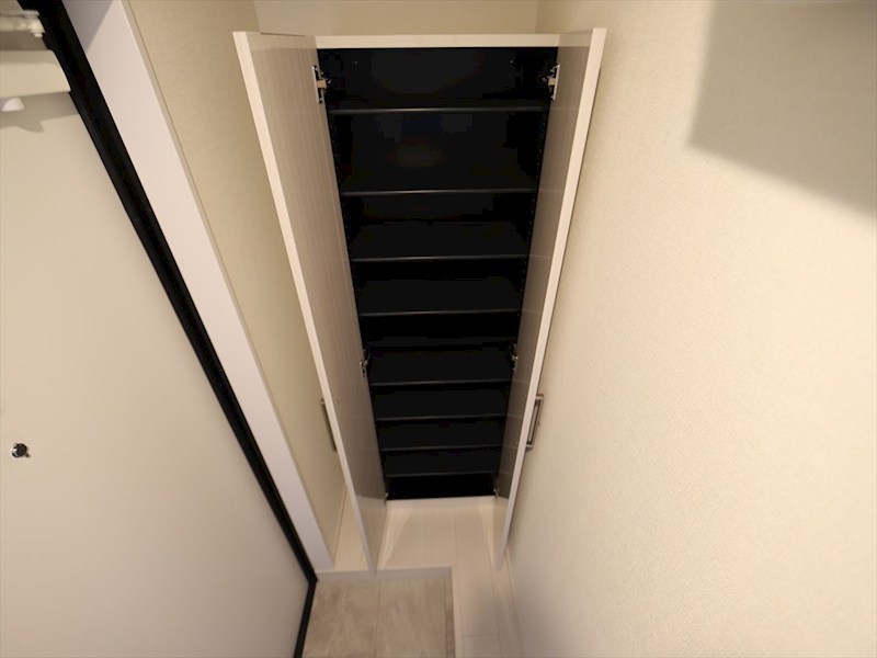 玄関　玄関　シューズボックス付（収納充実してます）　同仕様写真