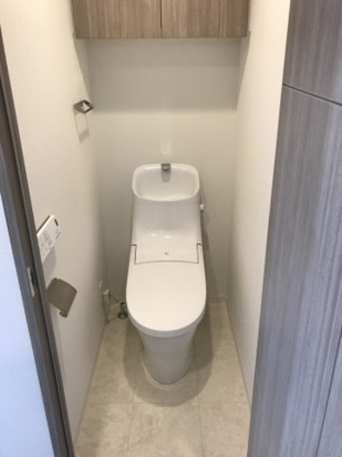 トイレ　温水洗浄便座