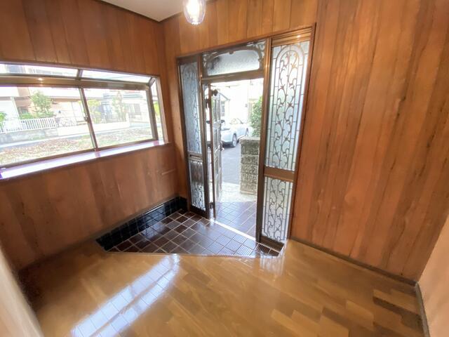 玄関　玄関ホール　広々とした空間です