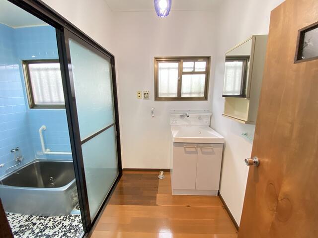 洗面設備　洗面室　室内洗濯機置き場　シャンプードレッサー