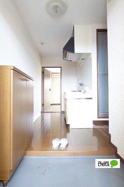 玄関　他のお部屋のお写真です