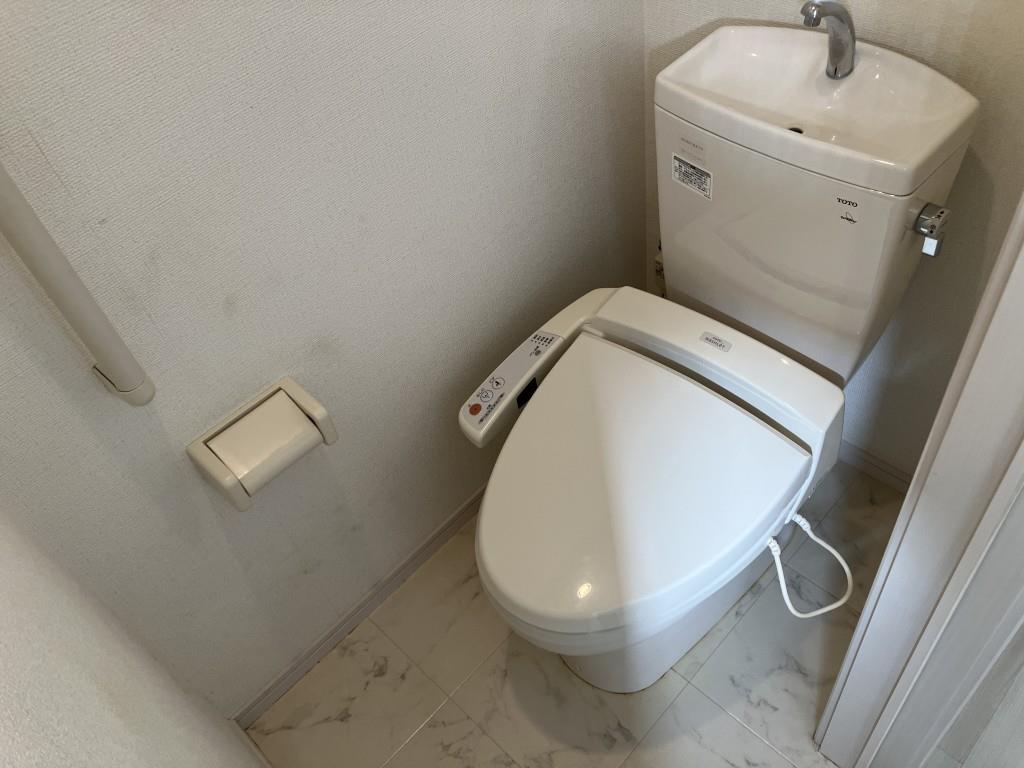 トイレ　※写真は同物件同タイプ別室のものです