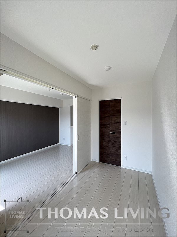 その他部屋・スペース　リビング横の洋室です。