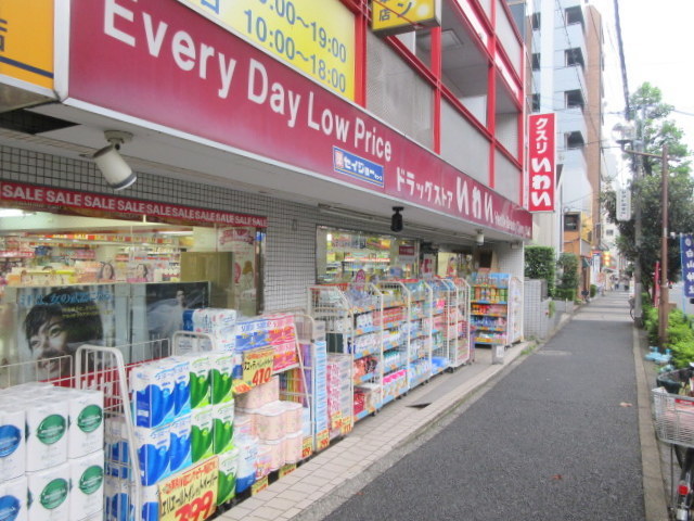 ドラックストア　ドラッグストアいわい白山店（ドラッグストア）まで707m