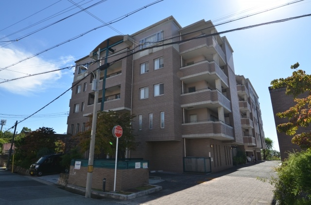 建物外観　安心のオートロック付きです♪