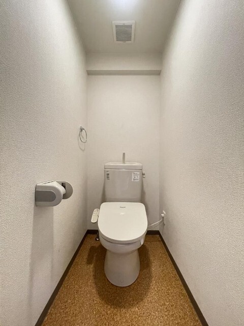 トイレ　同物件別室のイメージ画像となります　反転した間取りとなります