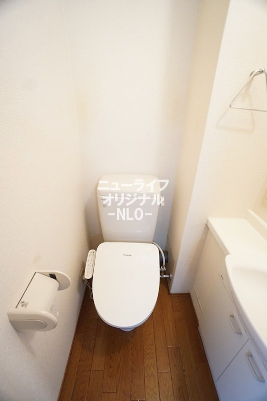 トイレ　トイレには快適な温水洗浄便座付