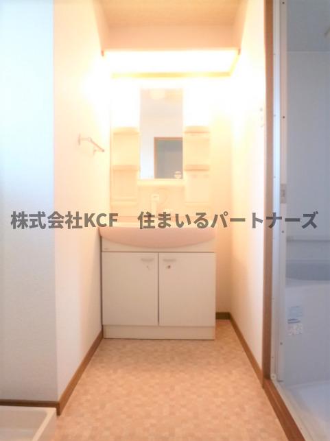 省エネ性能ラベル　独立洗面台、朝の身支度には欠かせません