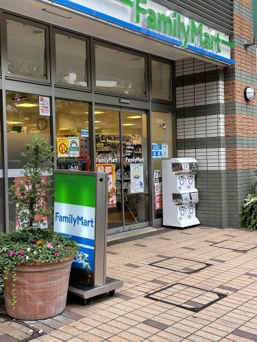 コンビニ　ファミリーマート 大崎駅東店（コンビニ）まで778m