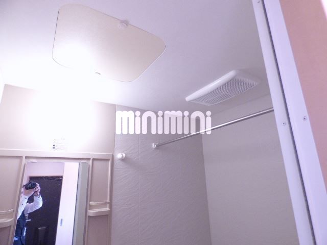 その他設備　お風呂の中に洗濯物が干せれます