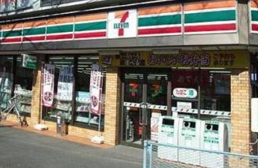 コンビニ　セブンイレブン文京湯島3丁目店（コンビニ）まで131m
