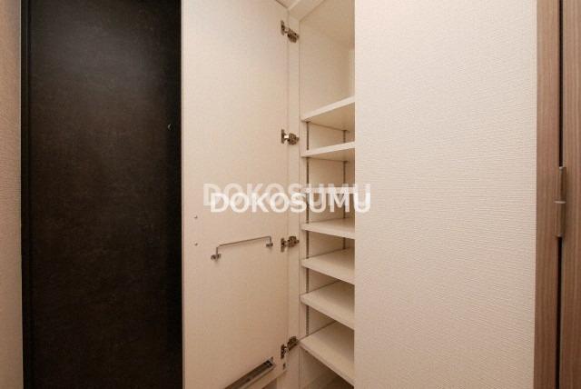 玄関　住まいの顔として相応しい、気品とゆとりのあるエントランス。