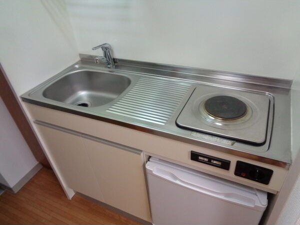 キッチン　※写真は同じマンションの違う部屋のもの(反転タイプ)
