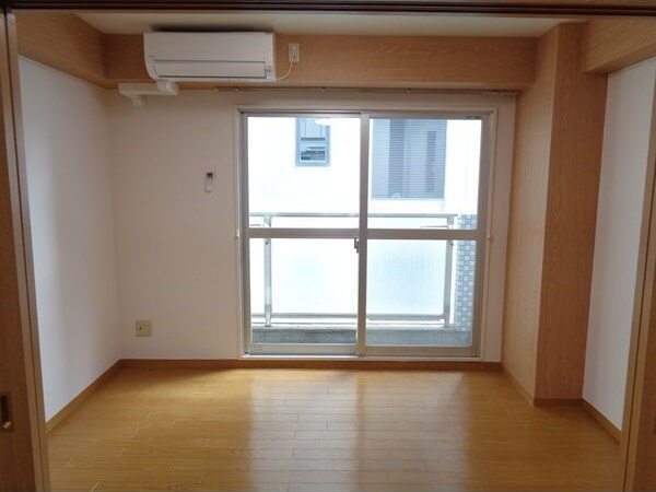 バルコニー　※写真は同じマンションの違う部屋のもの(反転タイプ)