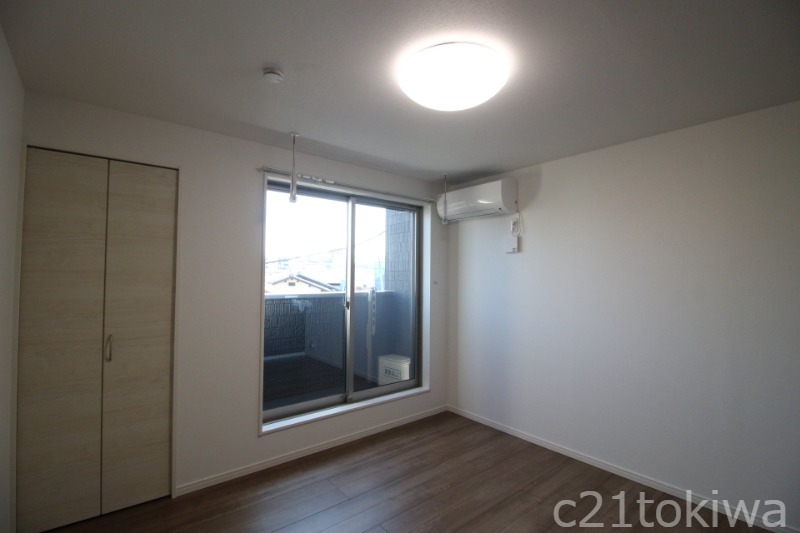 居室・リビング　※同建物別部屋写真です