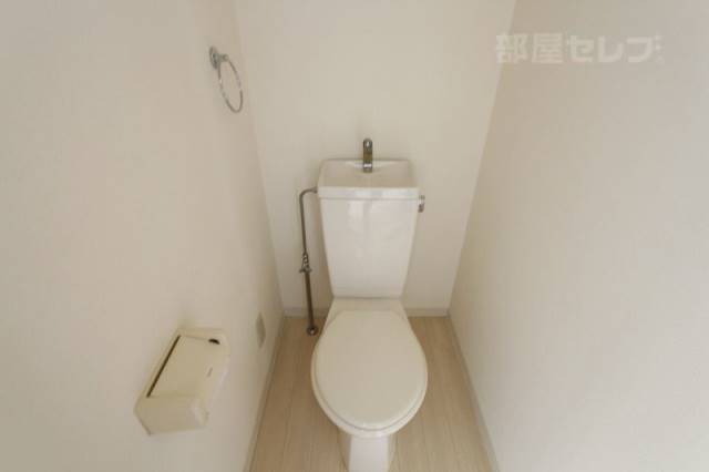 トイレ　※３０１号室の写真です。