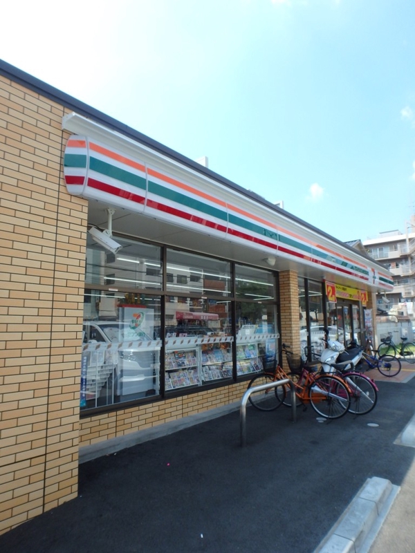 コンビニ　セブンイレブン（コンビニ）まで550m