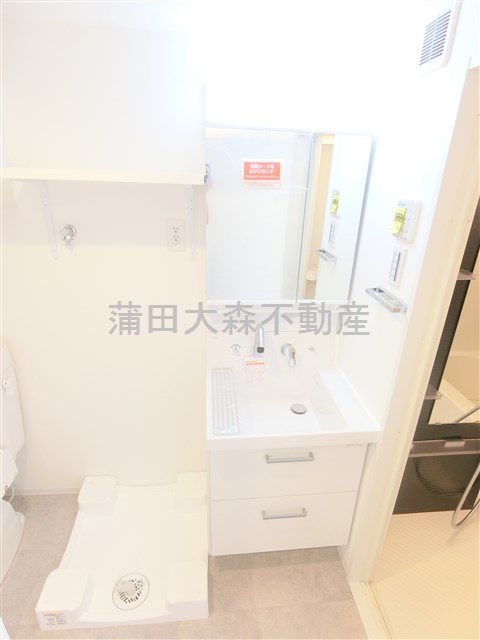洗面設備　洗面脱衣所　2面鏡の独立洗面台　洗濯機置き場