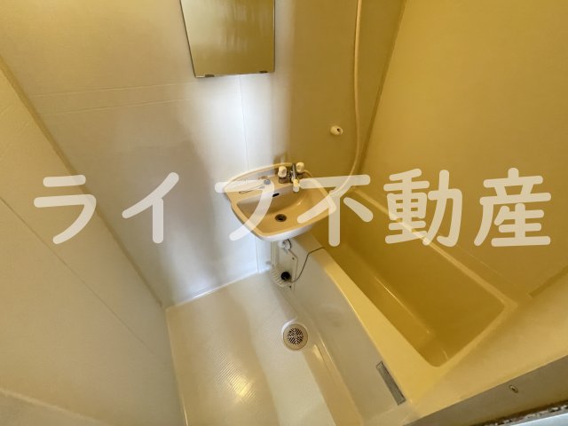 バス・シャワールーム　落ち着いた空間のお風呂です