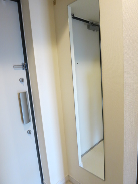 玄関　※別部屋の参考写真です。