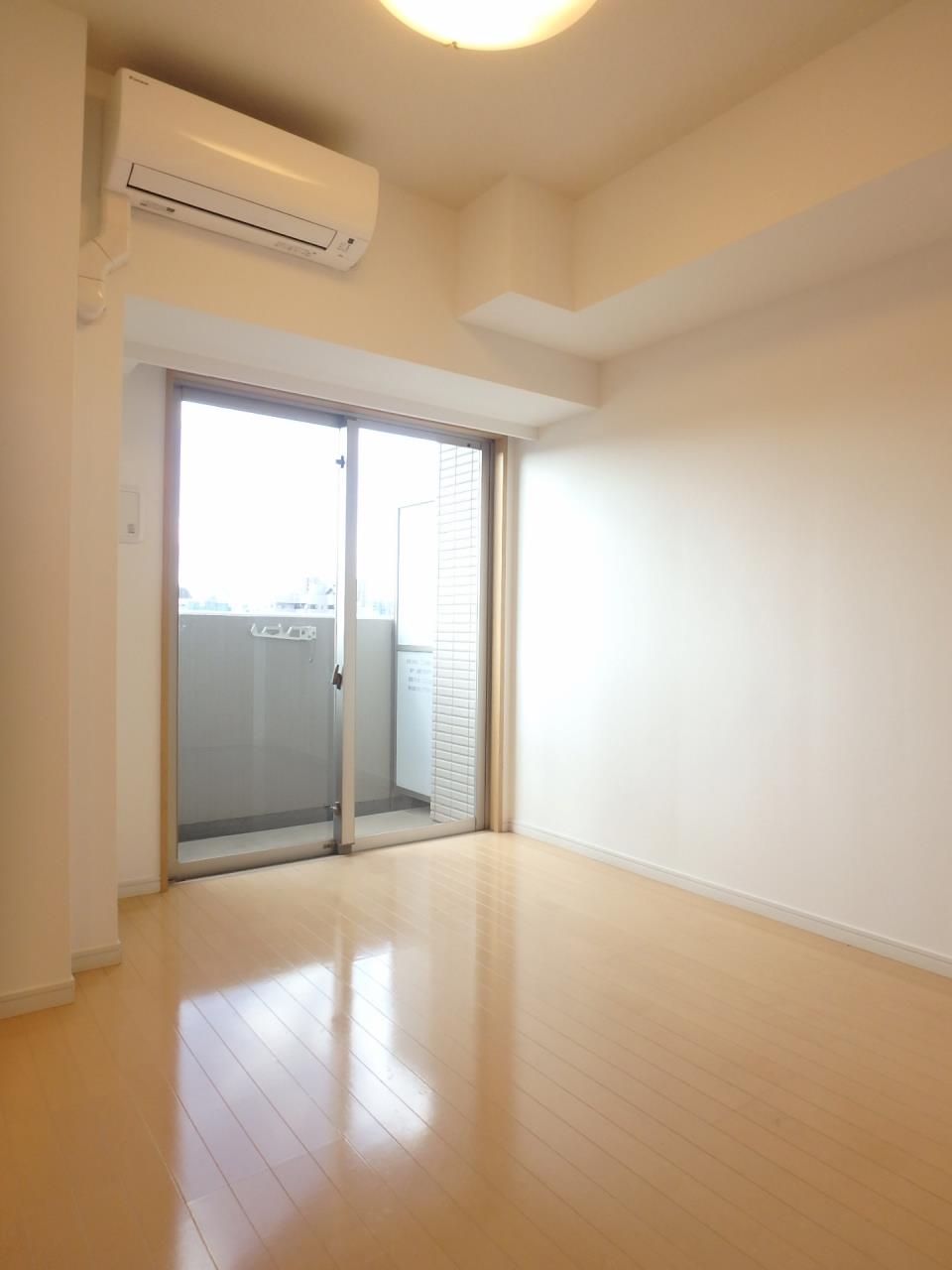 居室・リビング　※別部屋の参考写真です。