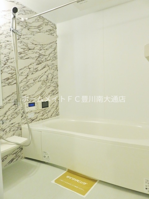 バス・シャワールーム　同型別部屋写真（反転）