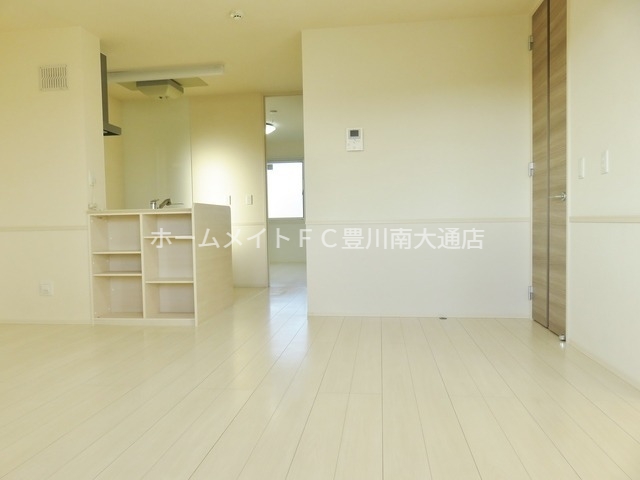居室・リビング　同型別部屋写真（反転）