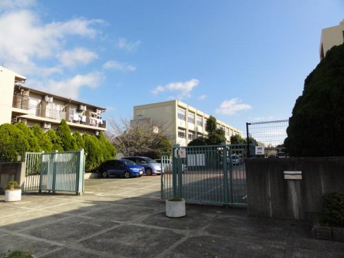 中学校　長坂中学校（中学校）まで1358m