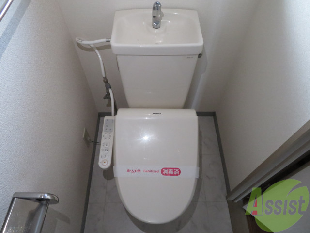 トイレ　トイレにはちゃんとウォシュレットもありますね