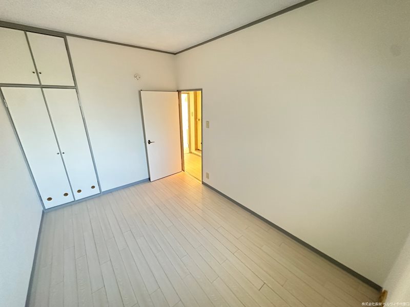 収納　玄関入ってすぐの洋室6帖★