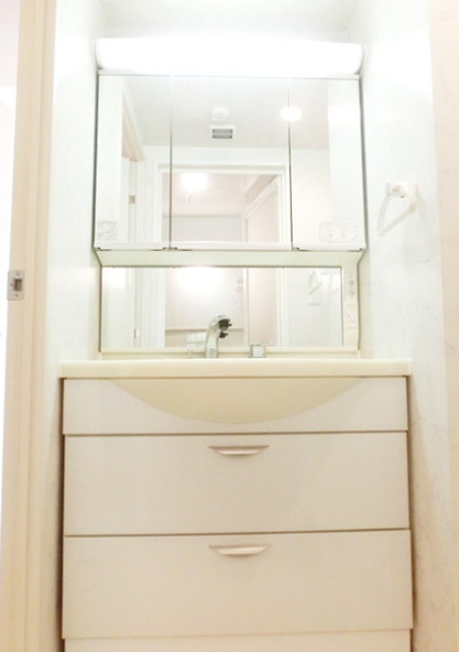 洗面設備　別部屋の画像を使用しております。