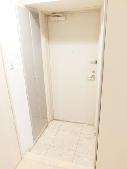 玄関　別部屋の画像を使用しております。