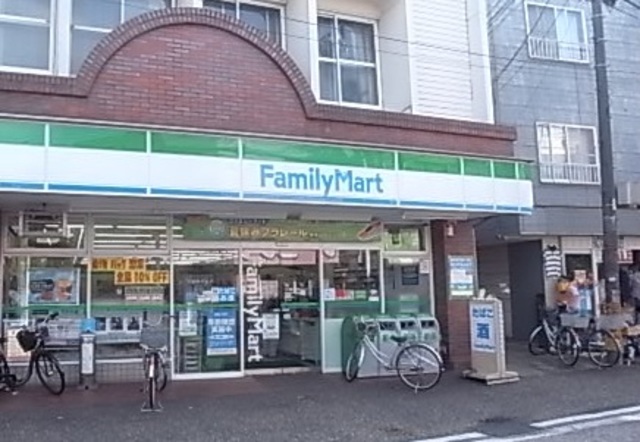 コンビニ　ファミリーマートよろづや相模台店（コンビニ）まで713m