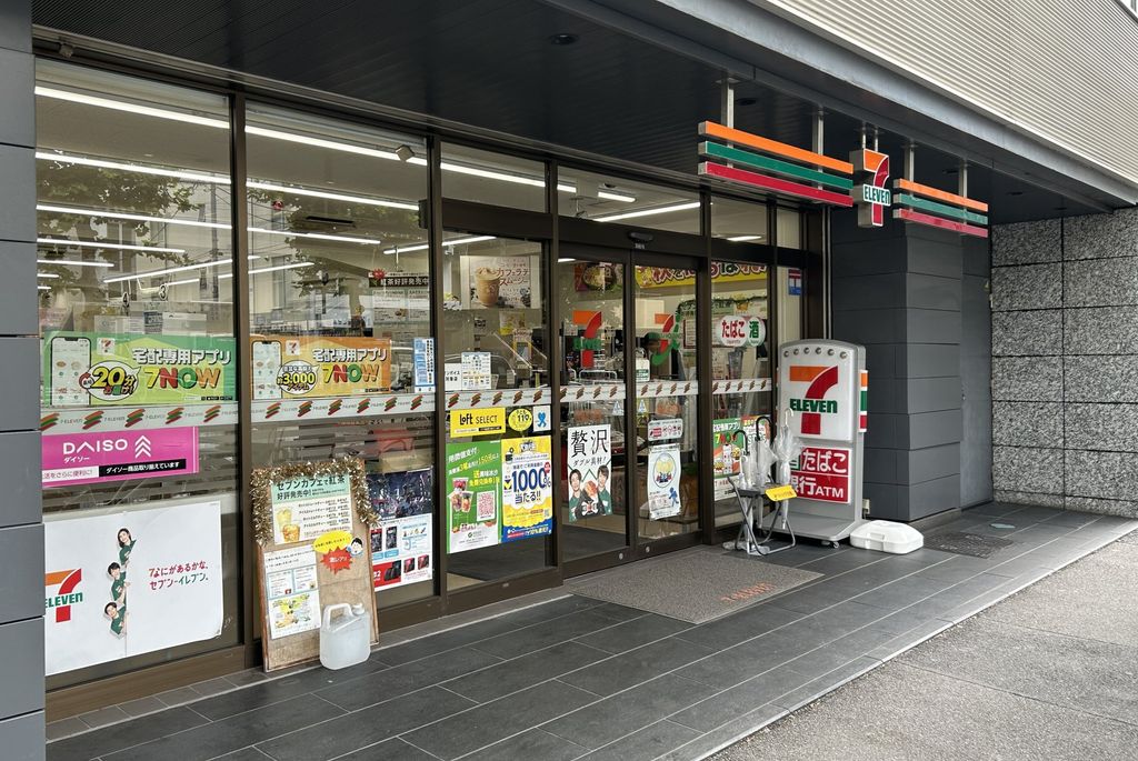 コンビニ　セブンイレブン赤坂8丁目店（コンビニ）まで350m