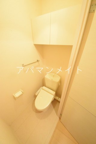 トイレ　落ち着いた色調のトイレです