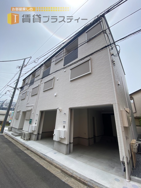 建物外観　ガレージ付き住戸あり物件です☆