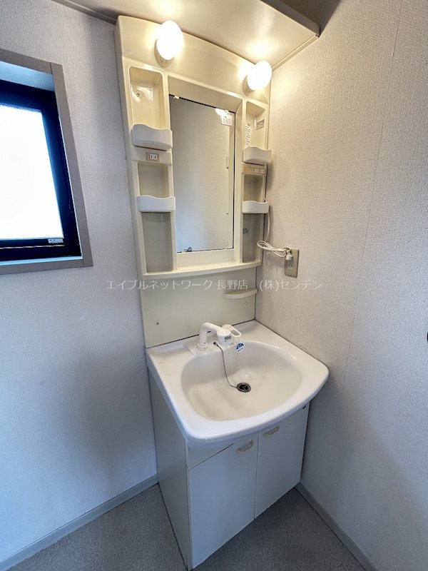 洗面設備　写真は101号室です。（参考）