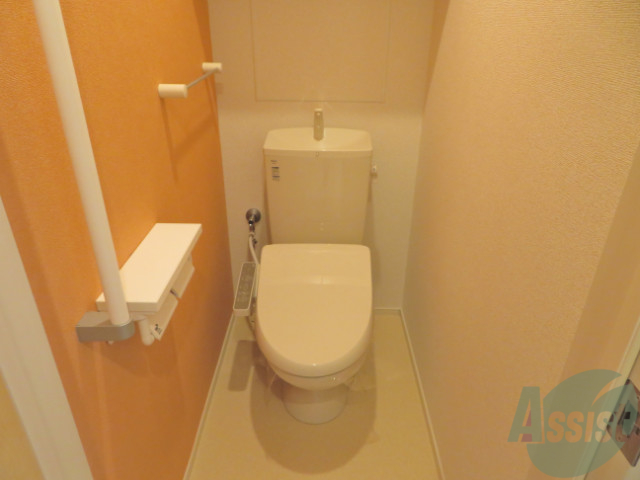 トイレ　トイレは、嬉しいウォシュレット付きです。