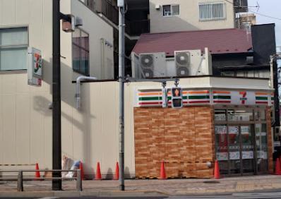 コンビニ　セブンイレブン（コンビニ）まで450m