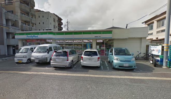コンビニ　ファミリーマート（コンビニ）まで211m