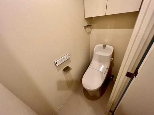 トイレ　別タイプ部屋　参考写真です