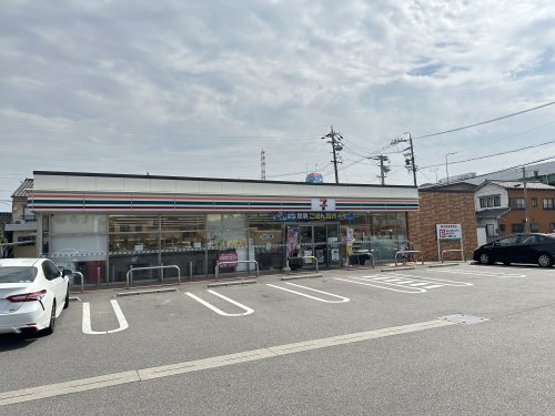 コンビニ　セブンイレブン 名古屋前浜通3丁目店（コンビニ）まで654m