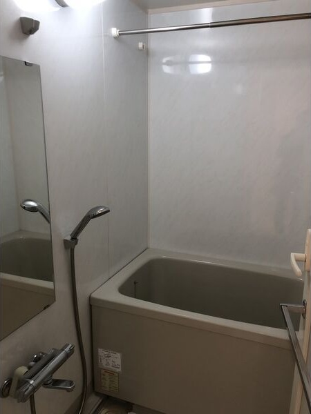 バス・シャワールーム　※写真は同じマンションの違う部屋のものになります。
