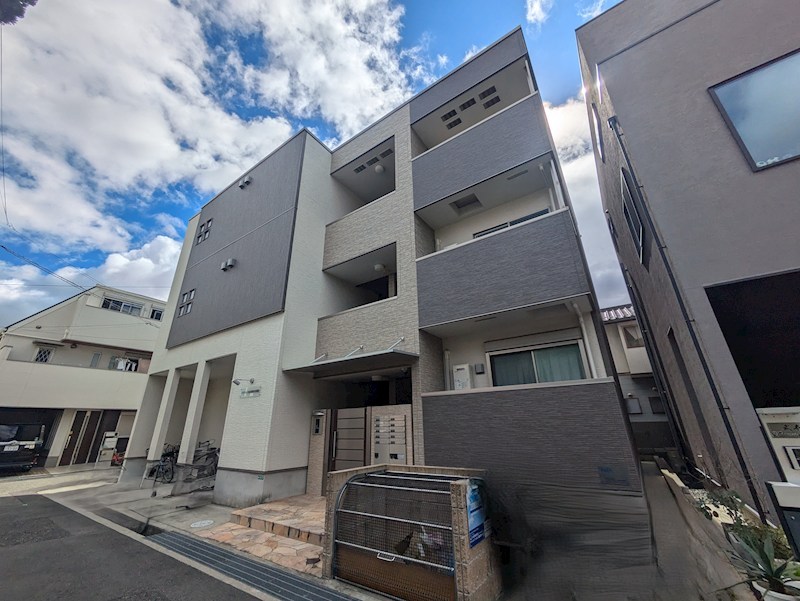 阪急神戸線 西宮北口駅 徒歩14分 築6年
