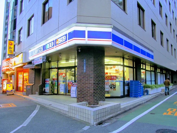 コンビニ　ローソン新宿一丁目店（コンビニ）まで381m