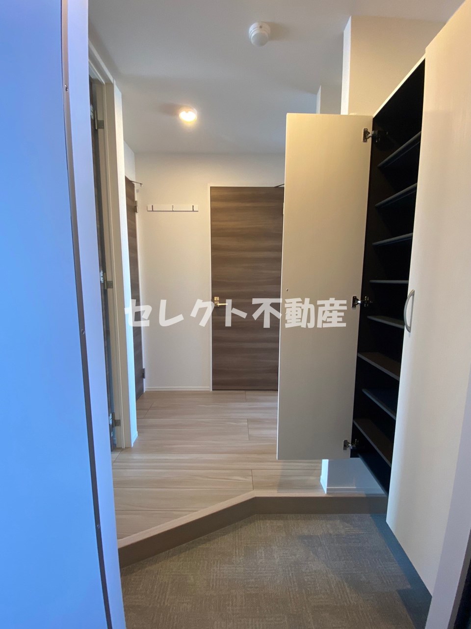 玄関　【ウェスタ古閑中】302 玄関