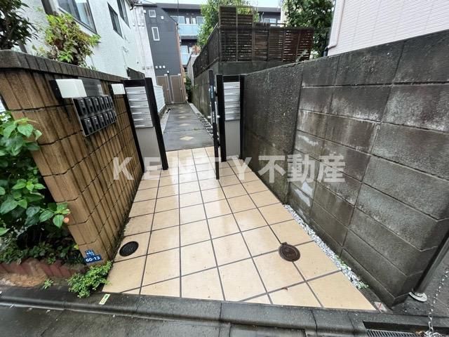 エントランス　ゆとりのあるエントランスです