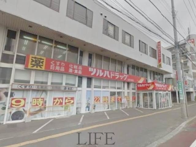ドラックストア　ツルハドラッグ白石本通店（ドラッグストア）まで747m