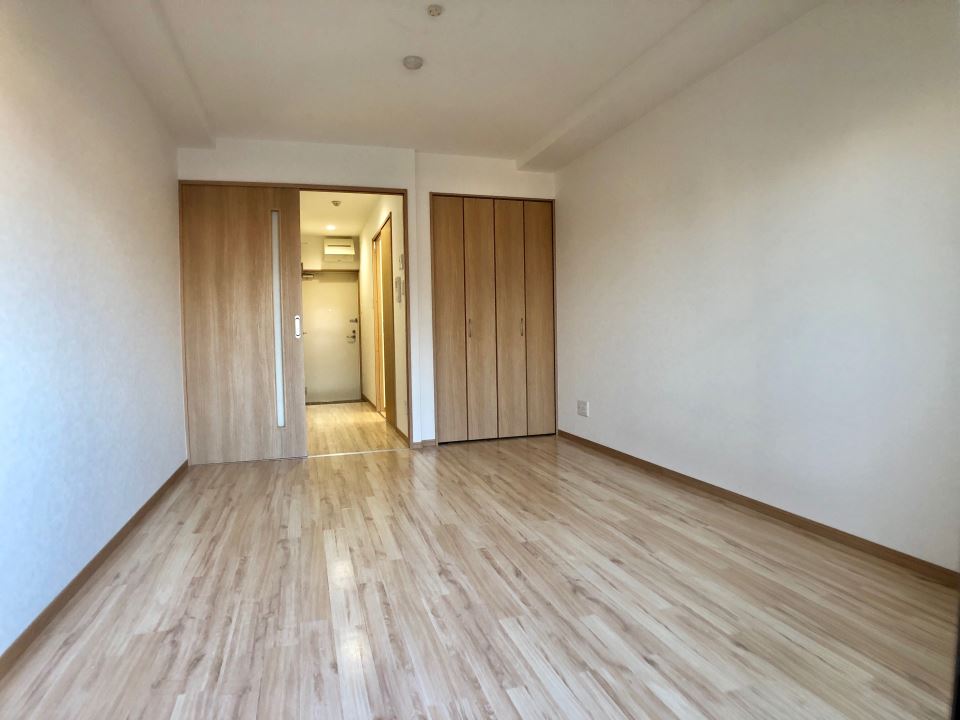 居室・リビング　家具を配置しやすいお部屋です